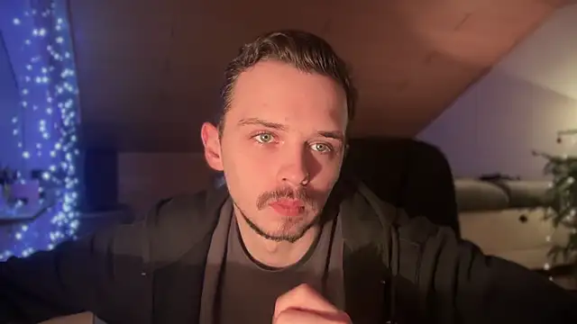 Snapshot of naked_psy chatting on January 15, 2025, 4:36 am naked psy online show from January 15, 2025, 4:36 am