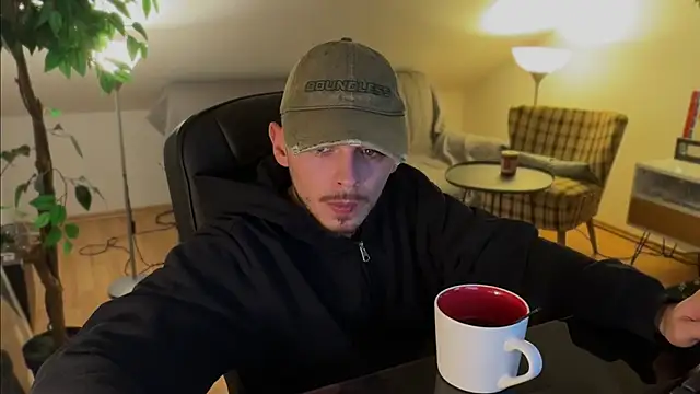 Snapshot of naked_psy chatting on November 14, 2025, 12:14 am naked psy online show from November 14, 2025, 12:14 am