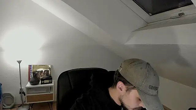 Snapshot of naked_psy chatting on October 28, 2025, 1:17 am naked psy online show from October 28, 2025, 1:17 am