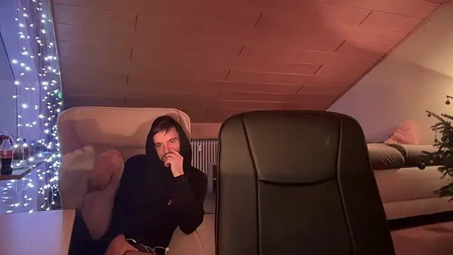 Snapshot of naked_psy chatting on January 9, 2025, 2:11 am naked psy online show from January 9, 2025, 2:11 am