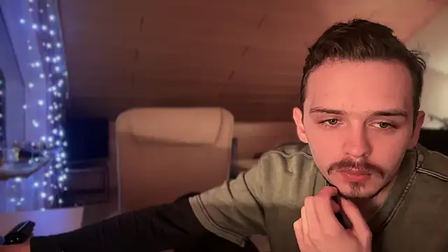 Snapshot of naked_psy chatting on January 12, 2025, 4:00 am naked psy online show from January 12, 2025, 4:00 am