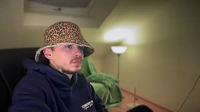 Snapshot of naked_psy chatting on March 15, 2025, 10:44 pm naked psy online show from March 15, 2025, 10:44 pm