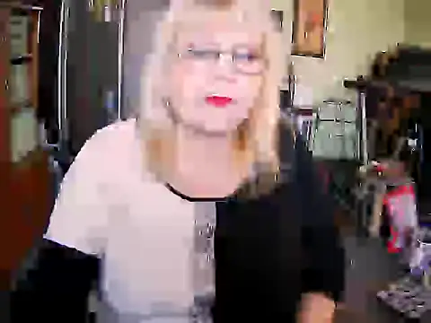 LOLA8888 online show from October 4, 2025, 11:01 am