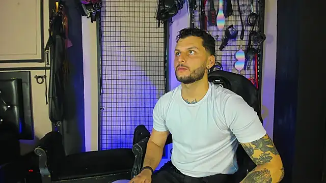 Twisted Fantasy online show from November 17, 2025, 4:38 am