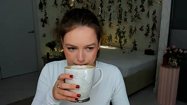 MiracleCurly online show from April 8, 2026, 10:06 am