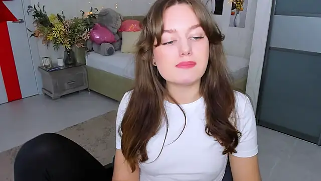 MiracleCurly online show from March 16, 2025, 4:34 pm