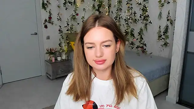 MiracleCurly online show from October 12, 2025, 1:07 am