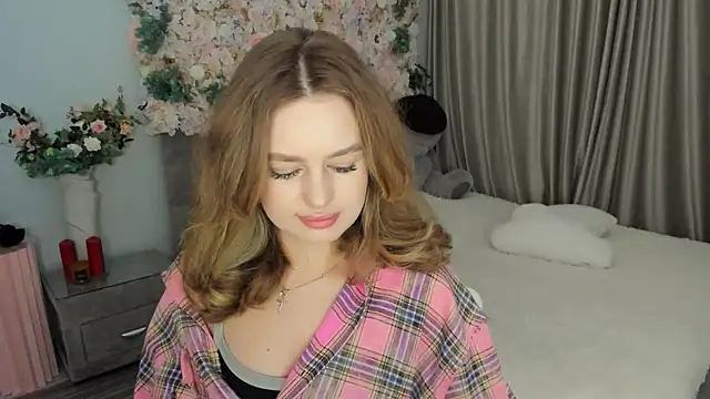 MiracleCurly online show from September 15, 2025, 4:40 pm