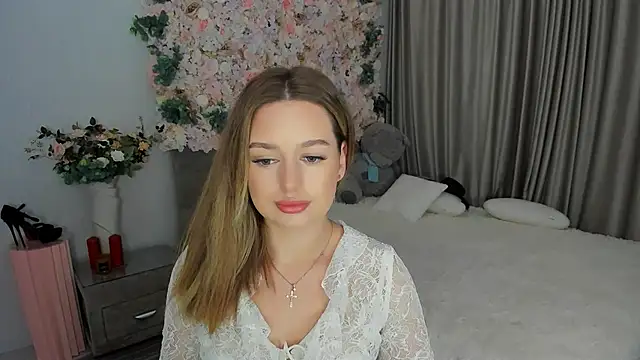 MiracleCurly online show from September 24, 2025, 6:03 pm