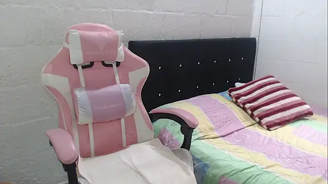 jade04 roberts online show from March 12, 2025, 5:07 pm