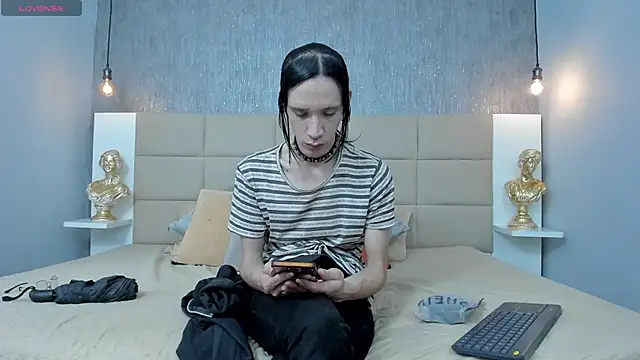 Hecatee 77 online show from April 17, 2026, 7:28 pm