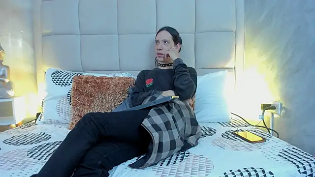 Snapshot of Hecatee_77 chatting on February 4, 2026, 7:53 pm Hecatee 77 online show from February 4, 2026, 7:53 pm