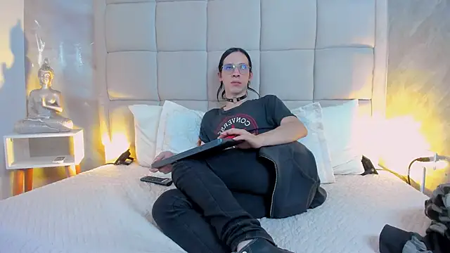 Hecatee 77 online show from December 3, 2025, 7:46 pm