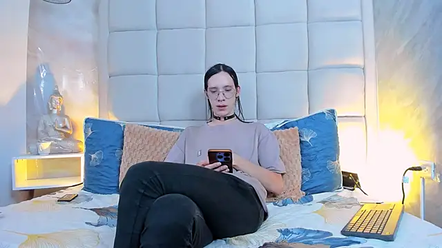 Hecatee 77 online show from October 17, 2025, 8:10 pm