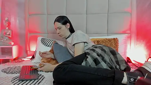 Snapshot of Hecatee_77 chatting on February 18, 2026, 7:54 pm Hecatee 77 online show from February 18, 2026, 7:54 pm