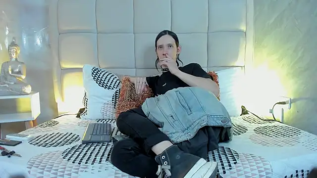 Snapshot of Hecatee_77 chatting on February 14, 2026, 7:58 pm Hecatee 77 online show from February 14, 2026, 7:58 pm