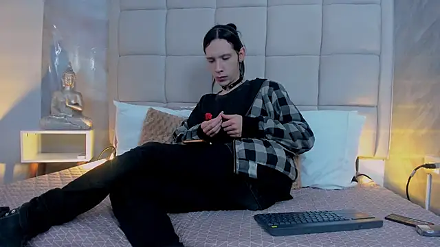 Hecatee 77 online show from October 1, 2025, 8:24 pm