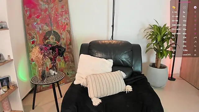 ninaa sky online show from October 6, 2025, 2:35 am