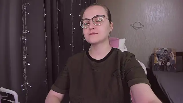 MissBrightShine online show from November 18, 2025, 10:40 am