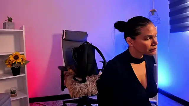 Snapshot of _aish_a_ chatting on November 8, 2025, 7:06 pm aish a online show from November 8, 2025, 7:06 pm