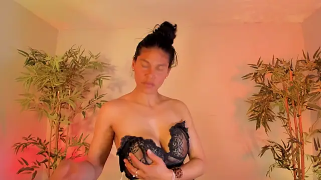 Snapshot of _aish_a_ chatting on November 29, 2025, 7:25 pm aish a online show from November 29, 2025, 7:25 pm