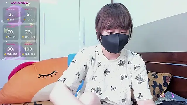 alonelove   online show from September 13, 2025, 2:22 am