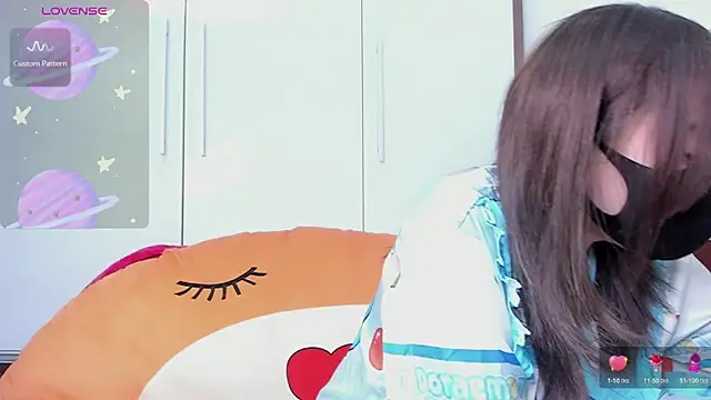 alonelove   online show from September 12, 2025, 2:23 am