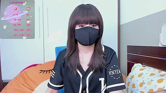 alonelove   online show from September 19, 2025, 2:26 am