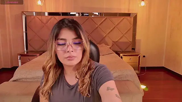 LisaMonroe  online show from September 8, 2025, 8:19 pm