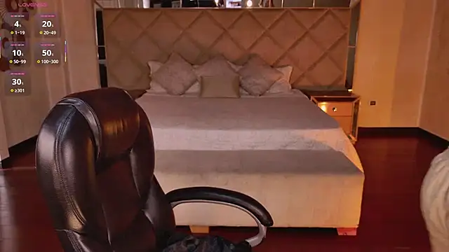 LisaMonroe  online show from September 26, 2025, 8:49 pm