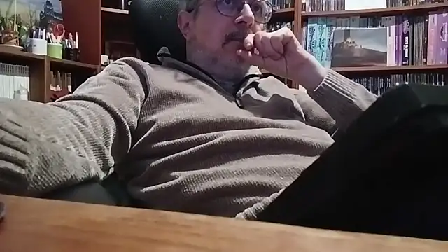 Mandra is a whore online show from January 14, 2026, 10:02 pm