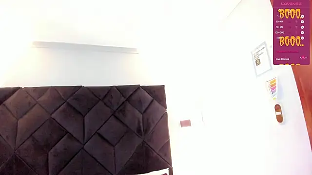 letiziia sky1 online show from October 30, 2025, 7:44 pm