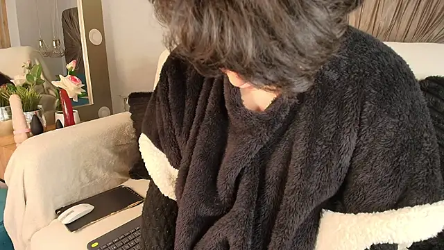 Snapshot of Satuurn_ chatting on June 27, 2026, 8:48 pm Satuurn online show from June 27, 2026, 8:48 pm