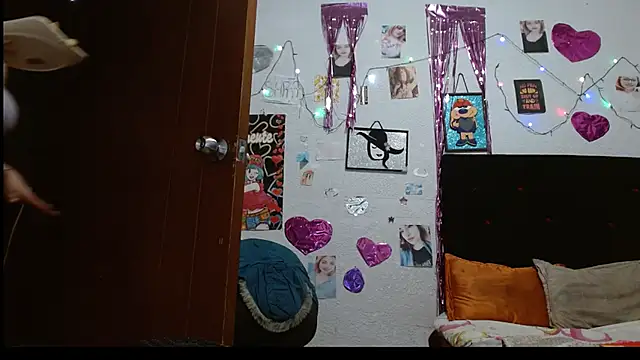 Saray extrovert  online show from February 17, 2025, 5:36 am