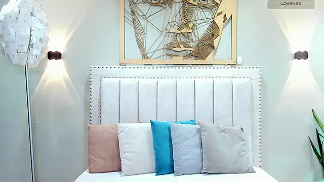 Paula Desousa online show from November 21, 2025, 7:35 pm