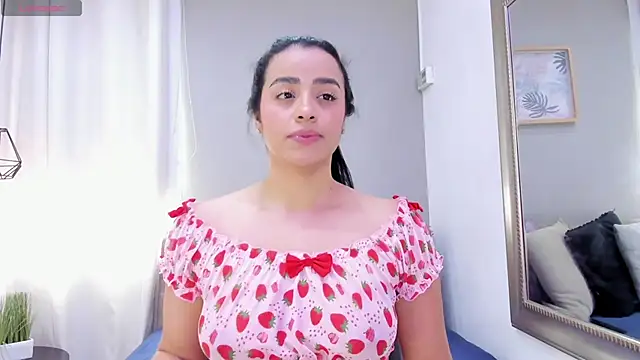 Paula Desousa online show from September 16, 2025, 5:36 pm