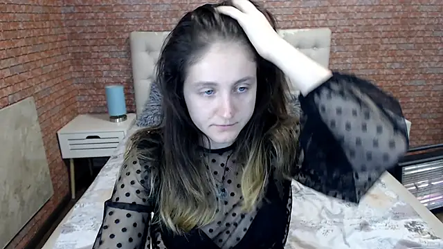 Snapshot of Holliy_Cooper chatting on October 1, 2025, 8:41 am Holliy Cooper online show from October 1, 2025, 8:41 am