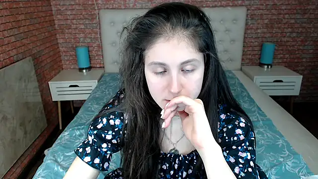 Snapshot of Holliy_Cooper chatting on March 18, 2025, 10:50 am Holliy Cooper online show from March 18, 2025, 10:50 am