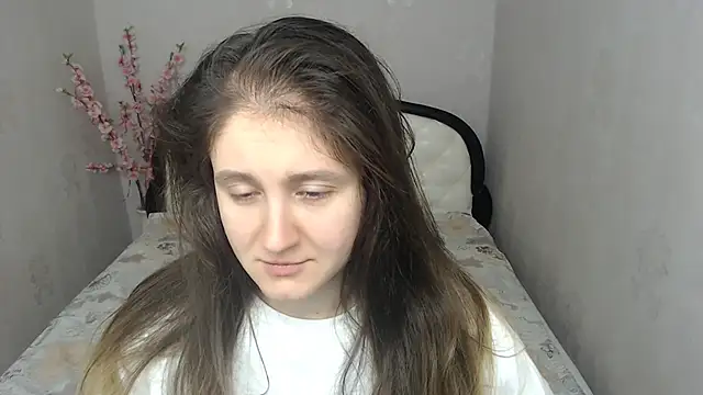 Holliy Cooper online show from December 18, 2025, 8:52 am