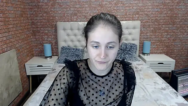 Snapshot of Holliy_Cooper chatting on October 3, 2025, 7:32 am Holliy Cooper online show from October 3, 2025, 7:32 am