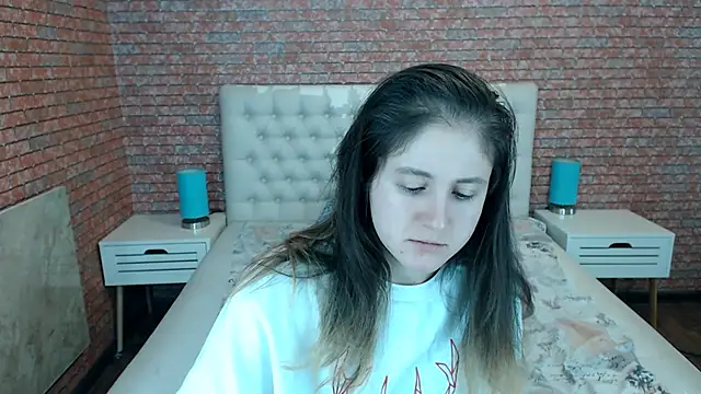 Snapshot of Holliy_Cooper chatting on November 12, 2025, 8:29 am Holliy Cooper online show from November 12, 2025, 8:29 am