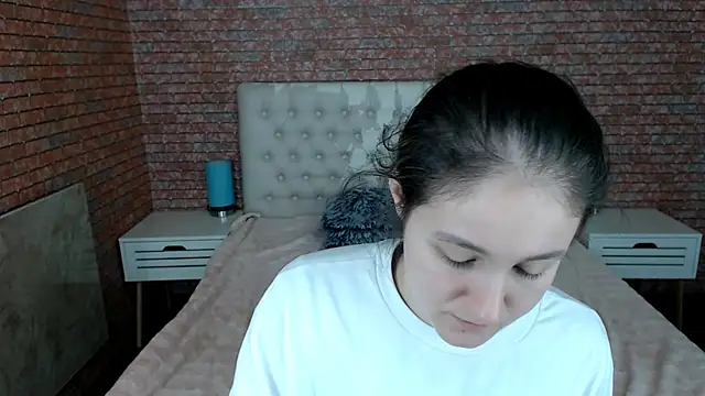 Snapshot of Holliy_Cooper chatting on November 20, 2025, 8:37 am Holliy Cooper online show from November 20, 2025, 8:37 am