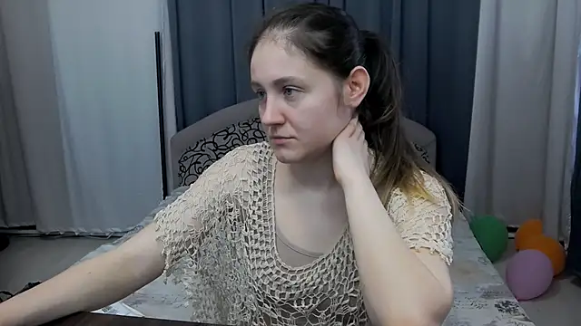 Holliy Cooper online show from April 3, 2026, 9:05 am