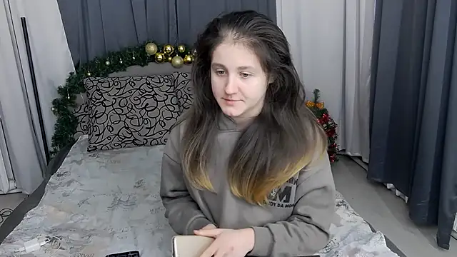 Holliy Cooper online show from January 13, 2026, 9:13 am