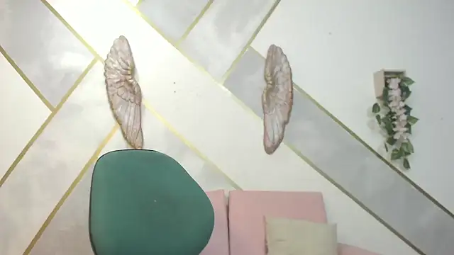 RoxanaCyrano  online show from February 17, 2025, 9:32 pm