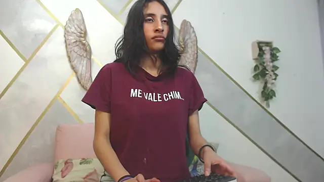 RoxanaCyrano  online show from January 3, 2025, 10:40 pm