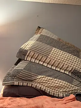 Dylanyes online show from September 18, 2025, 6:27 am