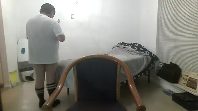 Snapshot of Peachestabby147 chatting on February 19, 2026, 8:22 am Peachestabby147 online show from February 19, 2026, 8:22 am