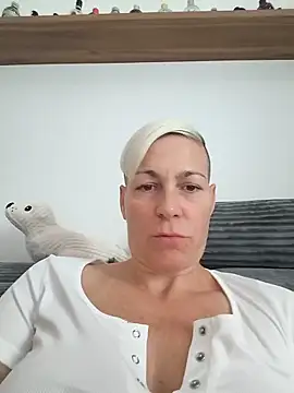 Snapshot of DarleenHot chatting on May 21, 2026, 8:23 am DarleenHot online show from May 21, 2026, 8:23 am