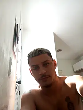 emrehliug12 online show from February 19, 2025, 12:33 pm